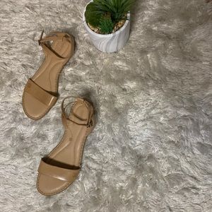 Born flat sandals